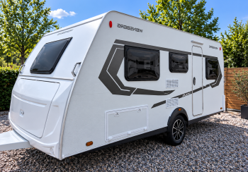 weinsberg_caralife_lakokocsi_zold_kornyezetben