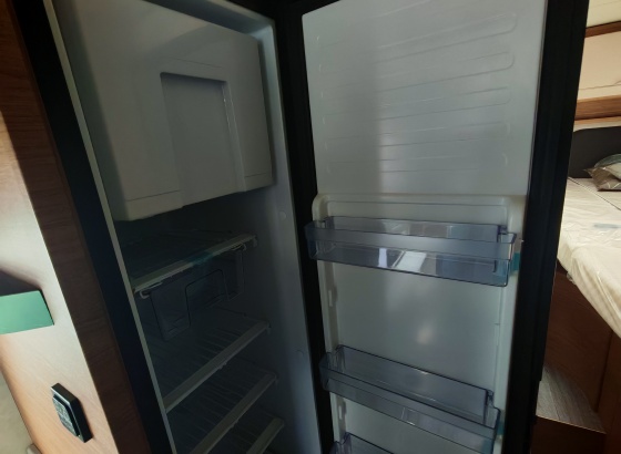 1000034947_1957328412