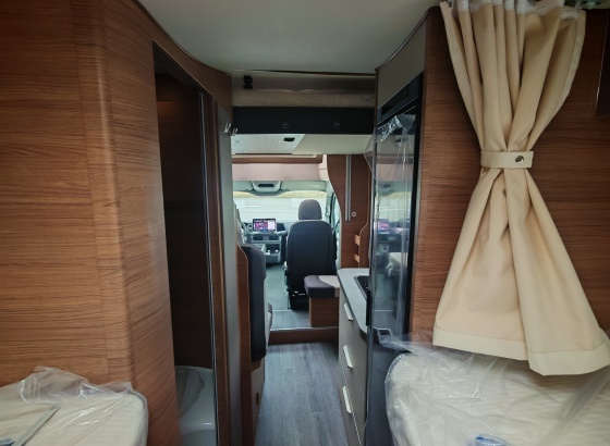 1000034954_1953349797