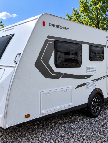 weinsberg_caralife_lakokocsi_zold_kornyezetben
